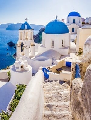 Read more about the article You Don’t Have to Stay in Oia to “Do” Santorini