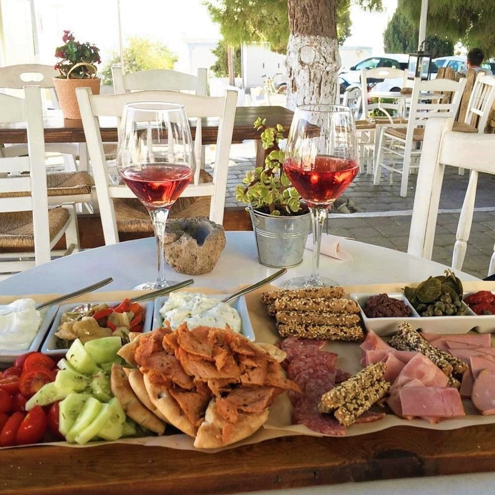 Read more about the article Best Restaurants in Pyrgos | Santorini