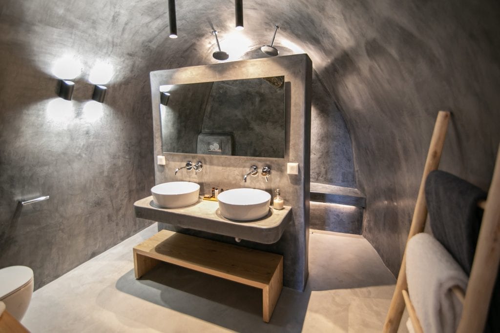 Demeter Cave House Bathroom