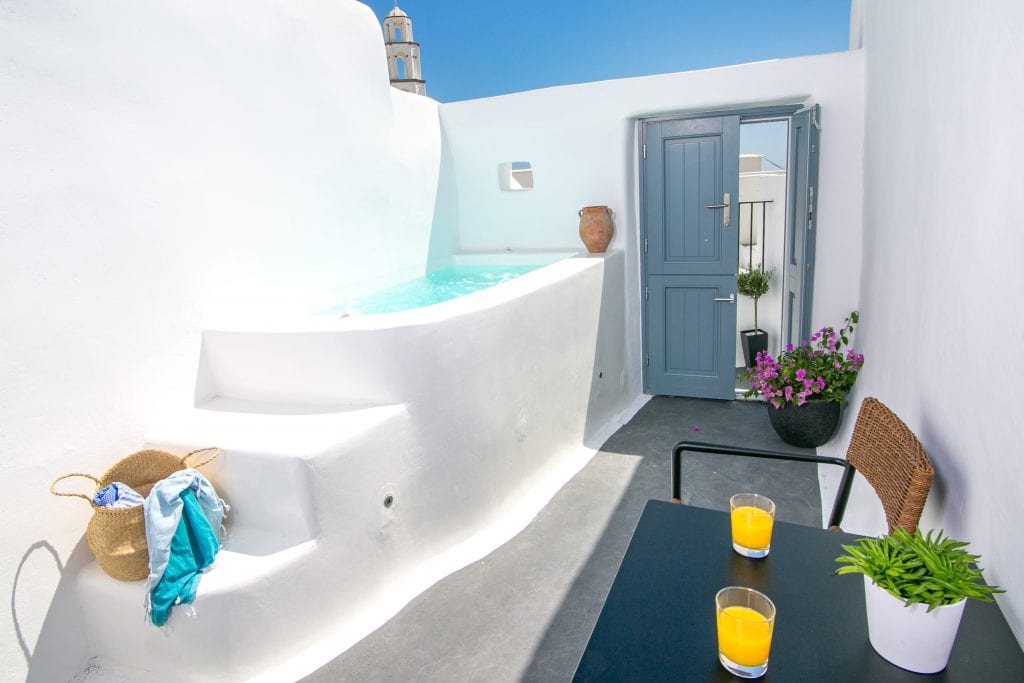 Demeter Cave House Courtyard and jacuzzi