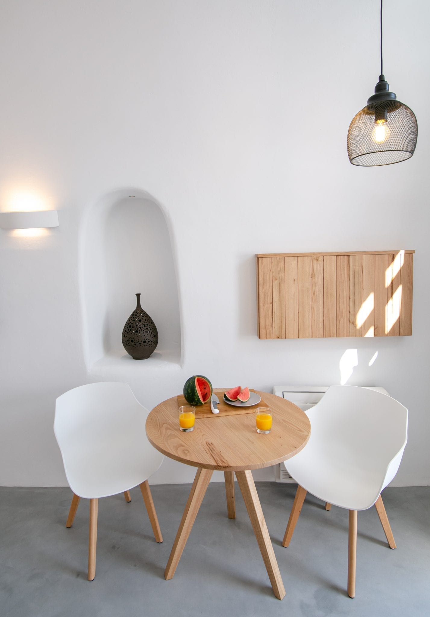 Read more about the article Why Cave Houses Work: The Science of Calm Spaces